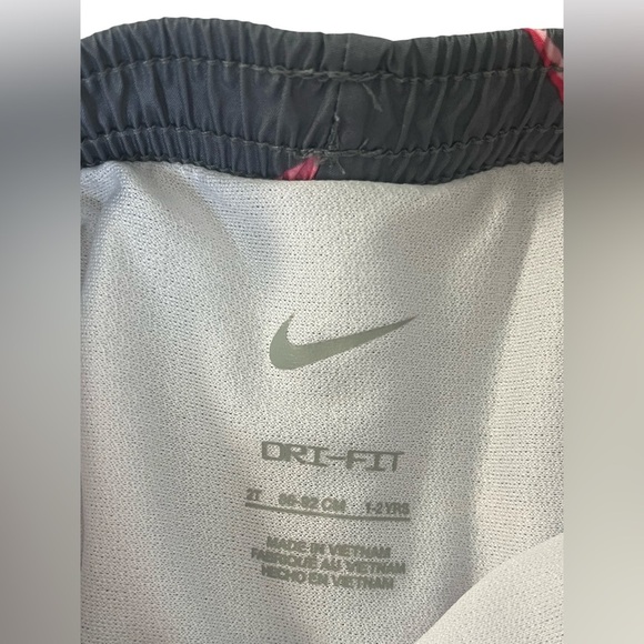 Nike Toddler Girl Set 2T – Dri-FIT Pink & Gray Shirt & Shorts. - Picture 6 of 7
